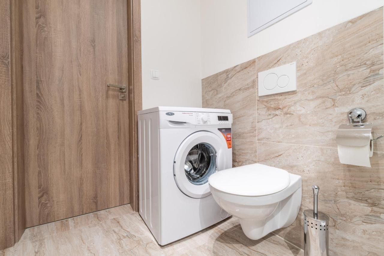Brand New Studio Apartment #21 With Free Secure Parking In The Center 프라하 외부 사진