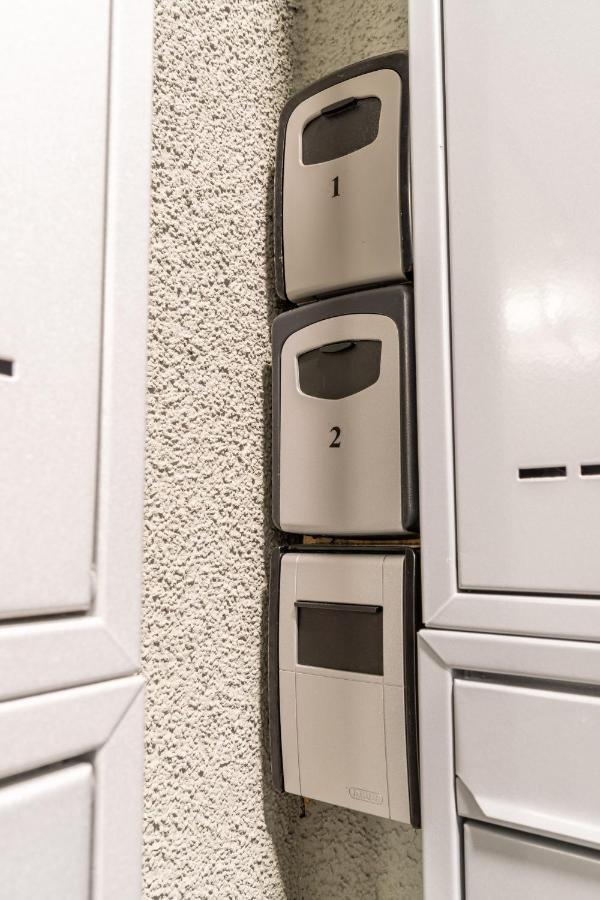 Brand New Studio Apartment #21 With Free Secure Parking In The Center 프라하 외부 사진